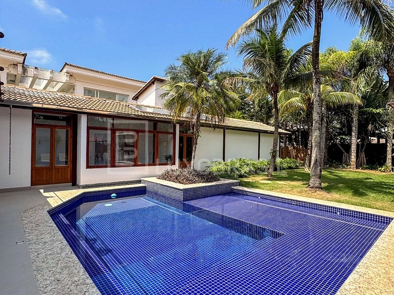 LB - SP11 Villa Guarujá – Fully Equipped Beachfront Home