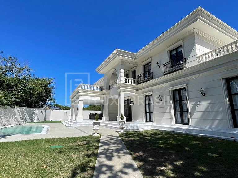 Anúncio de Aluguel – Triplex de Luxo | Condomínio Mandala –