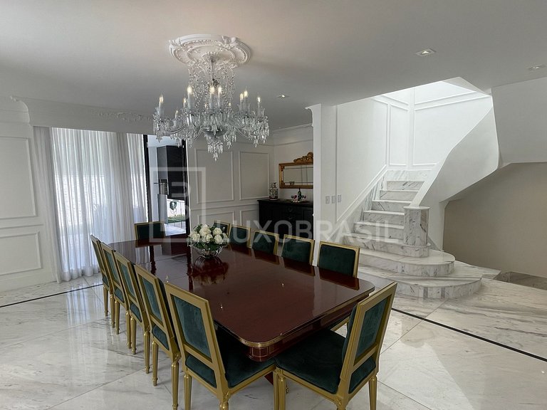 Anúncio de Aluguel – Triplex de Luxo | Condomínio Mandala –
