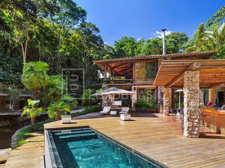 LB - SE16 Mountain Retreat in Corrêas | 5 Suites | Long-Term