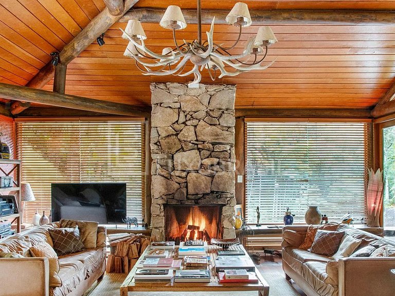 LB - SE16 Mountain Retreat in Corrêas | 5 Suites | Long-Term