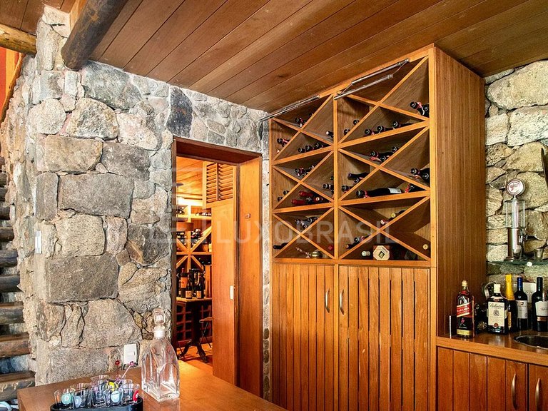 LB - SE16 Mountain Retreat in Corrêas | 5 Suites | Long-Term