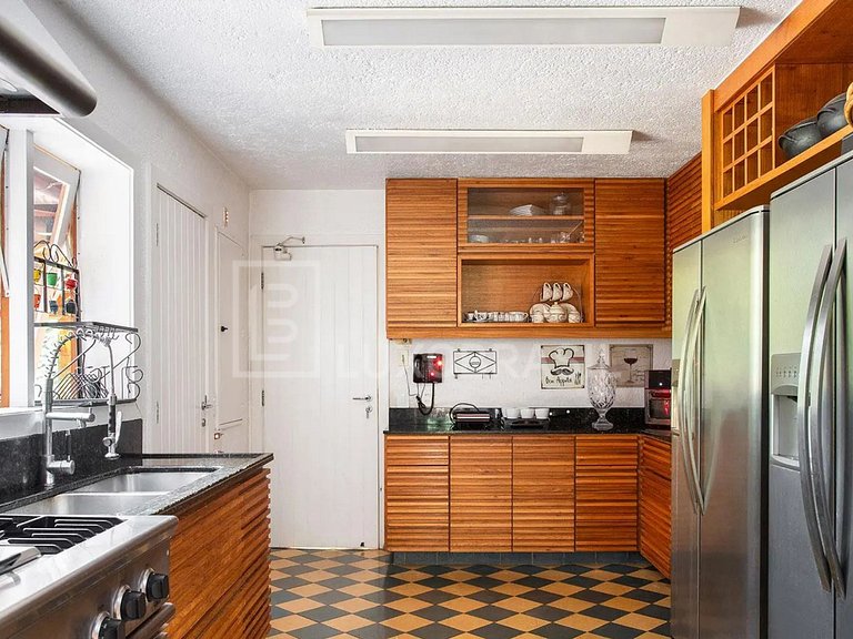 LB - SE16 Mountain Retreat in Corrêas | 5 Suites | Long-Term