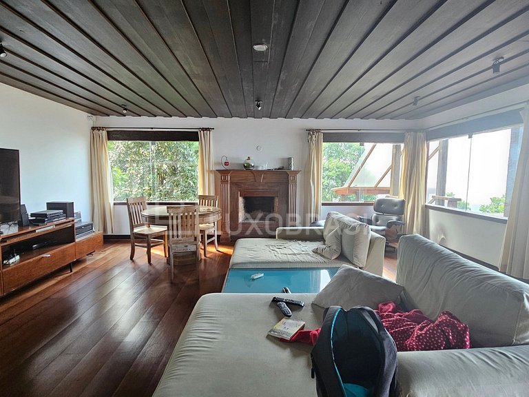 LB - RJ121 Elegance and Nature in Harmony: The Perfect Space