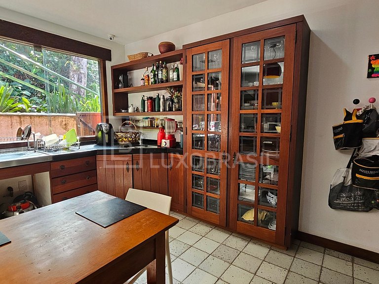 LB - RJ121 Elegance and Nature in Harmony: The Perfect Space