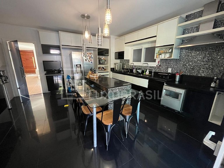 LB - RJ898 Casa com 04 suítes para aluguel e compra, 600 m²