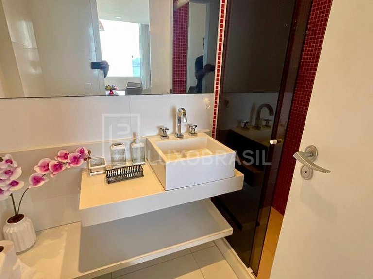 LB - RJ806 Apartamento com 03 quartos para alugar por R$ 18.