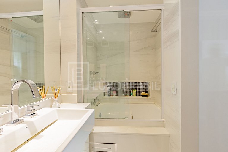 LB - RJ933 4-Bedroom Penthouse for Sale, 240 m² - Botafogo