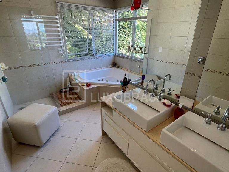 LB - RJ947 Casa com 04 suítes à venda, 485 m² por R$ 3.390.0