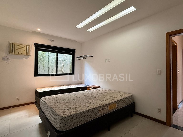 LB - RJ886 Casa Triplex com Piscina e 7 Suítes no Vivendas d