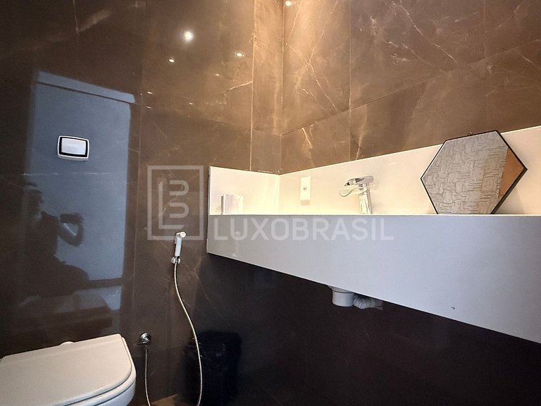LB - RJ886 Casa Triplex com Piscina e 7 Suítes no Vivendas d