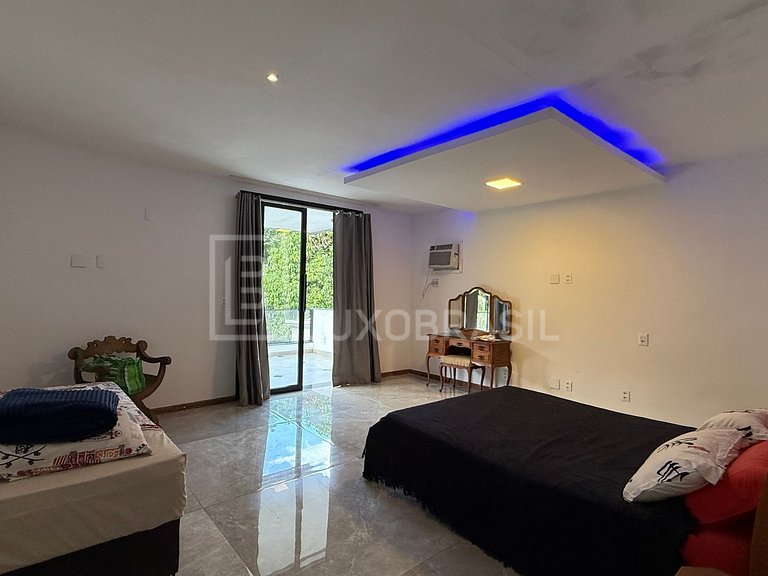 LB - RJ886 Casa Triplex com Piscina e 7 Suítes no Vivendas d