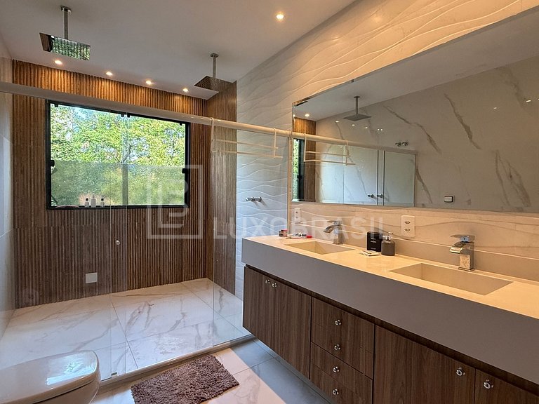 LB - RJ886 Casa Triplex com Piscina e 7 Suítes no Vivendas d