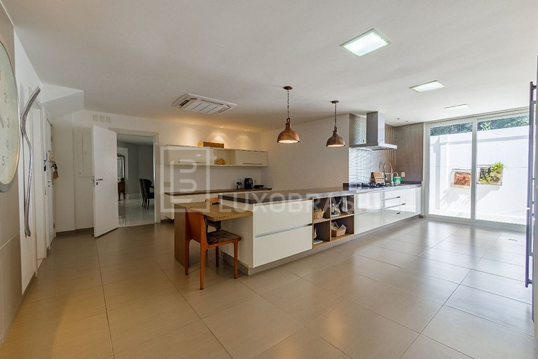 LB - RJ945 Casa com 04 Suítes à venda, 900 m² por R$ 10.500.