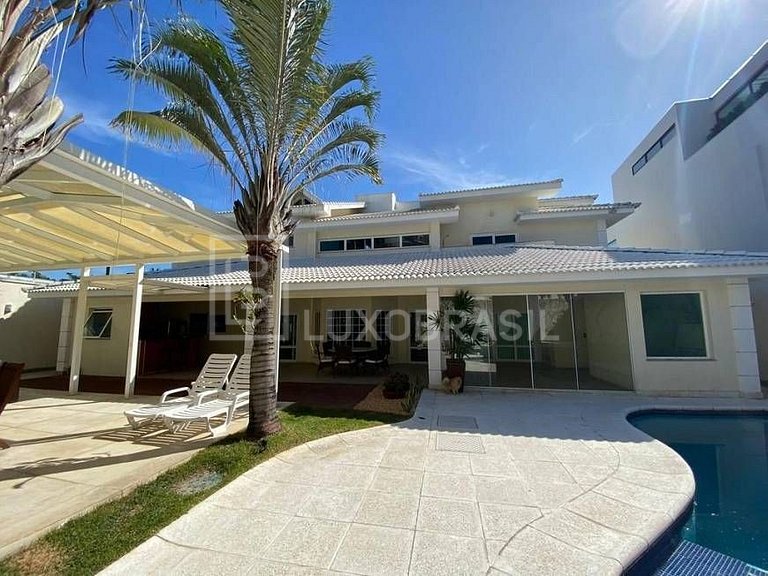 LB - RJ955 Casa triplex em estilo Brezinski, 06 suítes, com