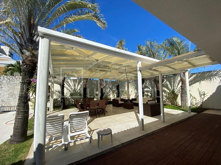 LB - RJ955 Casa triplex em estilo Brezinski, 06 suítes, com