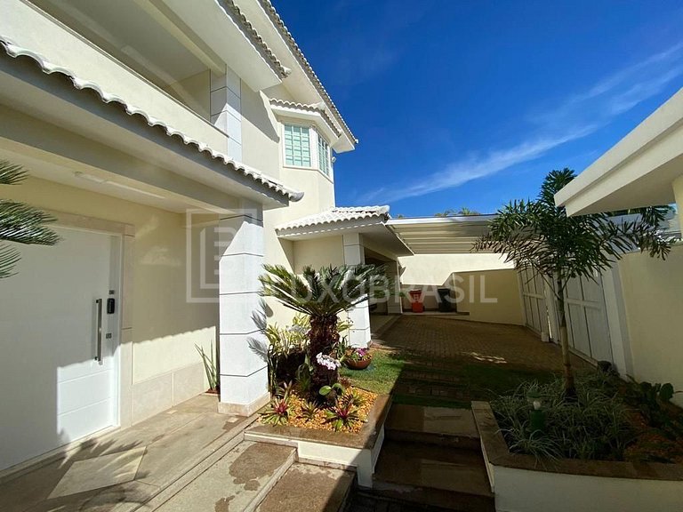 LB - RJ955 Casa triplex em estilo Brezinski, 06 suítes, com