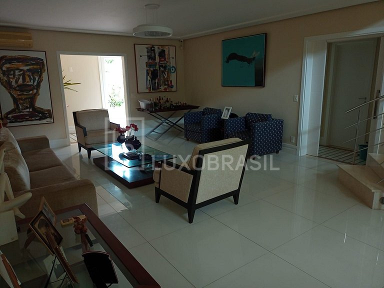LB - RJ955 Casa triplex em estilo Brezinski, 06 suítes, com