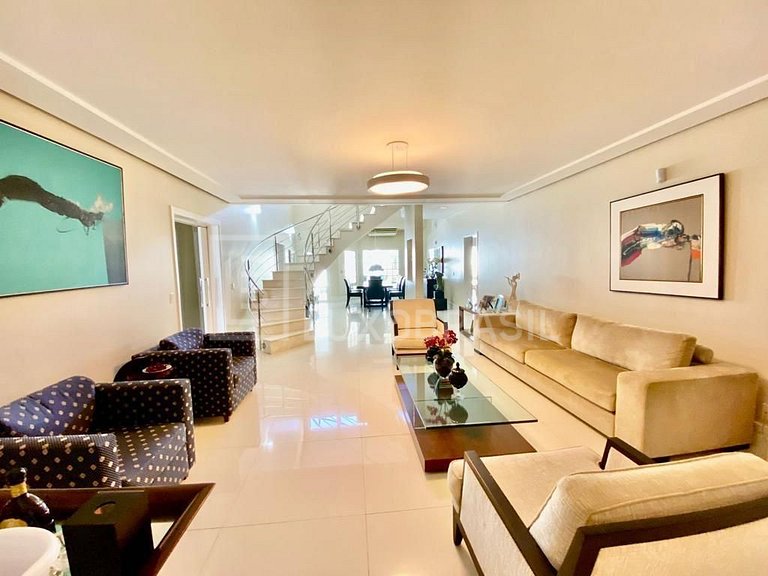 LB - RJ955 Casa triplex em estilo Brezinski, 06 suítes, com
