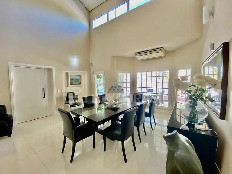 LB - RJ955 Casa triplex em estilo Brezinski, 06 suítes, com