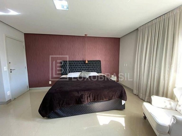 LB - RJ955 Casa triplex em estilo Brezinski, 06 suítes, com