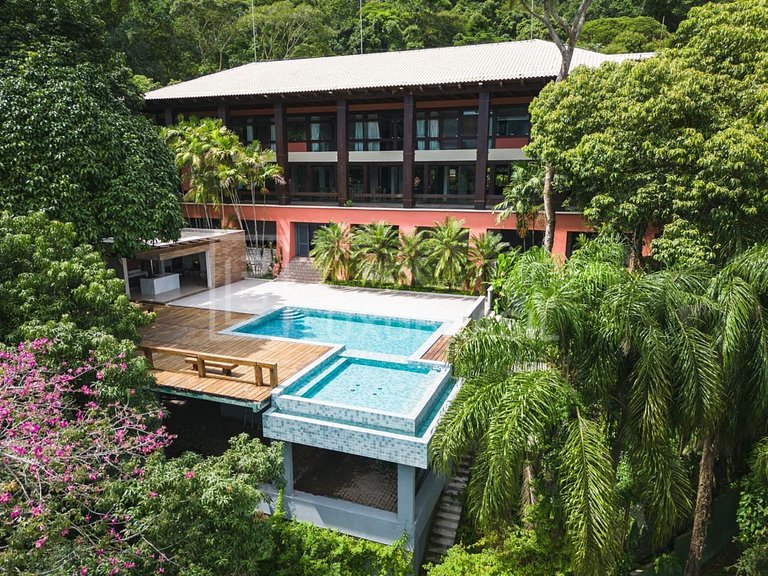 LB #RJ832 Cinematic House in Itanhangá Offers Elegance, Comf