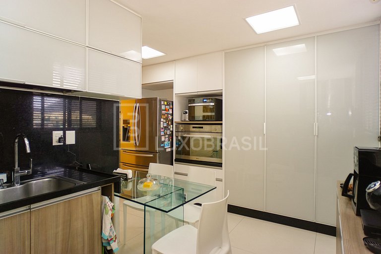 LB - RJ855 Penthouse de 4 Suites, 360 m² – Alquiler a Largo