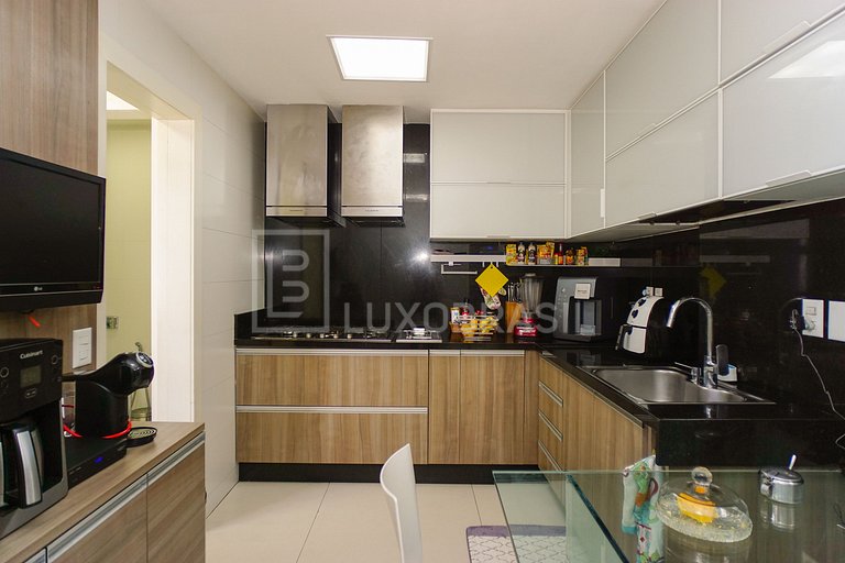 LB - RJ855 Penthouse de 4 Suites, 360 m² – Alquiler a Largo