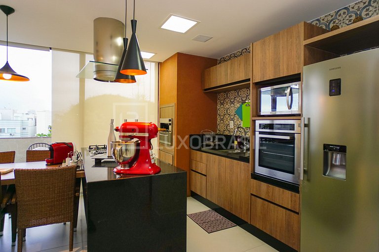 LB - RJ855 Penthouse de 4 Suites, 360 m² – Alquiler a Largo