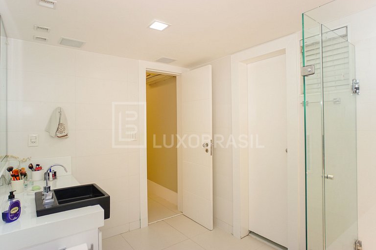 LB - RJ855 Penthouse de 4 Suites, 360 m² – Alquiler a Largo