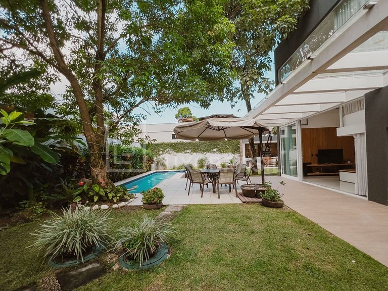 LB - RJ950 Magnífica Casa em Estilo Neo Contemporãneo em Con