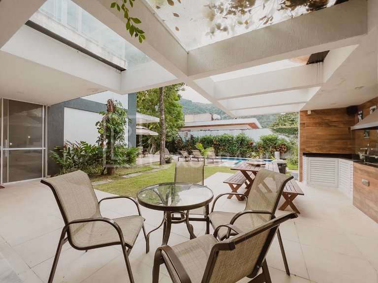 LB - RJ950 Magnífica Casa em Estilo Neo Contemporãneo em Con