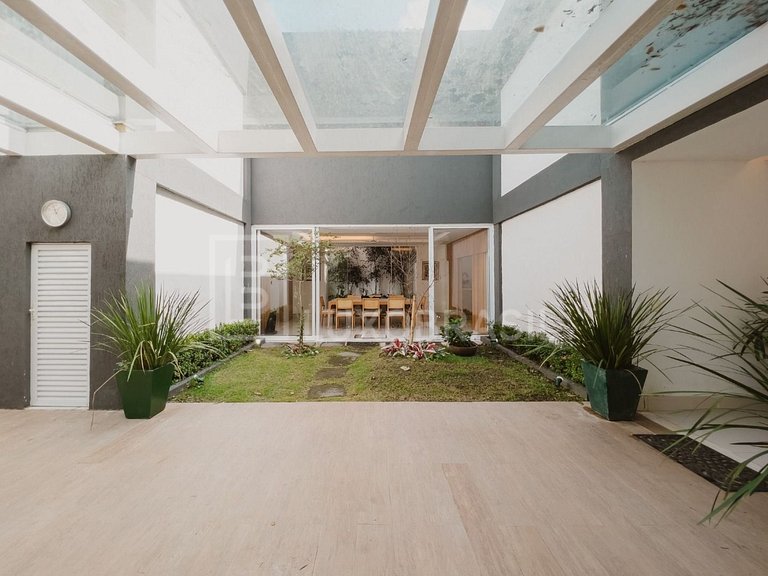 LB - RJ950 Magnífica Casa em Estilo Neo Contemporãneo em Con