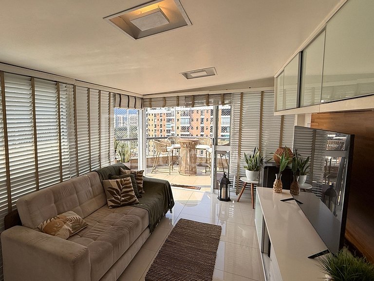 LB – RJ887 Exclusivity at Summer Palace – Penthouse with Stu