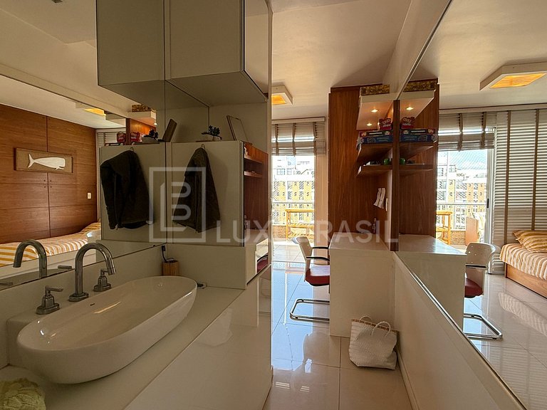 LB – RJ887 Exclusivity at Summer Palace – Penthouse with Stu
