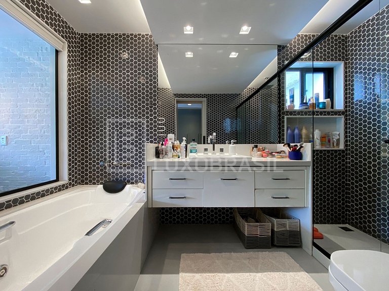 LB - RJ911 4-Suite House for Sale – 852 m² – Joá