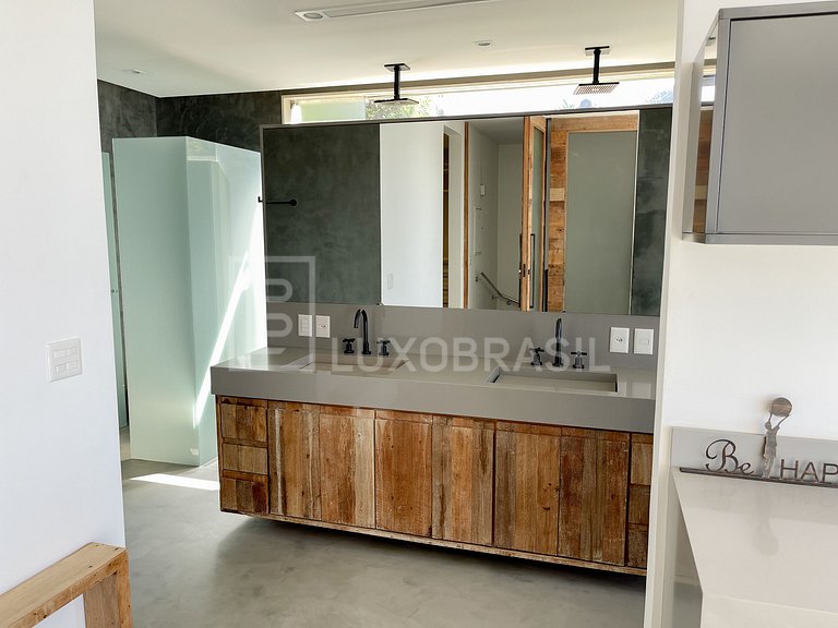 Mansão de luxo com vista deslumbrante no Joá