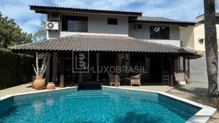LB - RJ970 Casa com 04 suítes à venda por R$ 4.700.000 - Bar