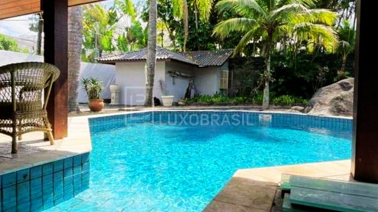 LB - RJ970 Casa com 04 suítes à venda por R$ 4.700.000 - Bar