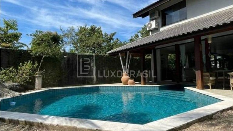 LB - RJ970 Casa com 04 suítes à venda por R$ 4.700.000 - Bar