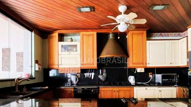 LB - RJ970 Casa com 04 suítes à venda por R$ 4.700.000 - Bar