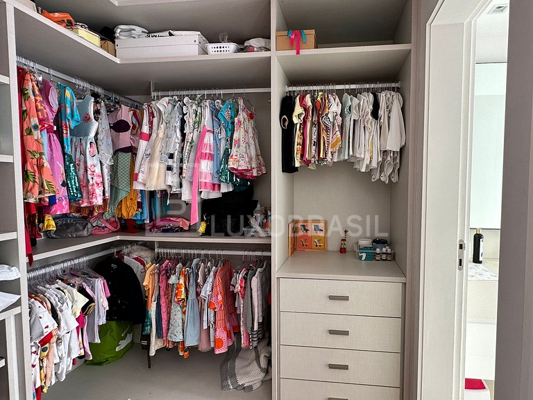 LB - RJ816 Casa de 4 Dormitorios en Venta, 906 m² – R$ 13.00