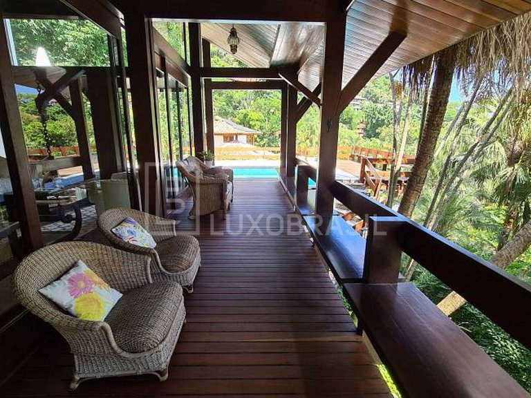 LB - RJ821 4-Bedroom House for Sale in Portinho do Massarú –