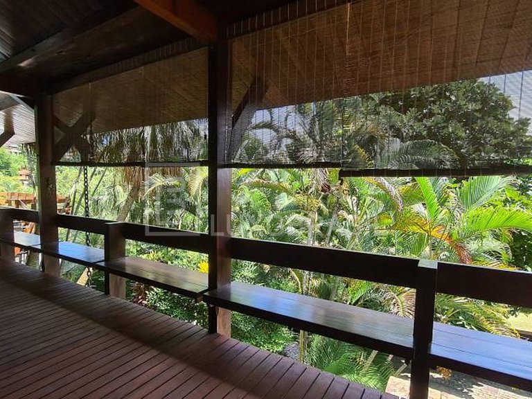 LB - RJ821 4-Bedroom House for Sale in Portinho do Massarú –