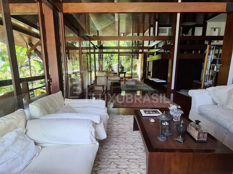 LB - RJ821 4-Bedroom House for Sale in Portinho do Massarú –