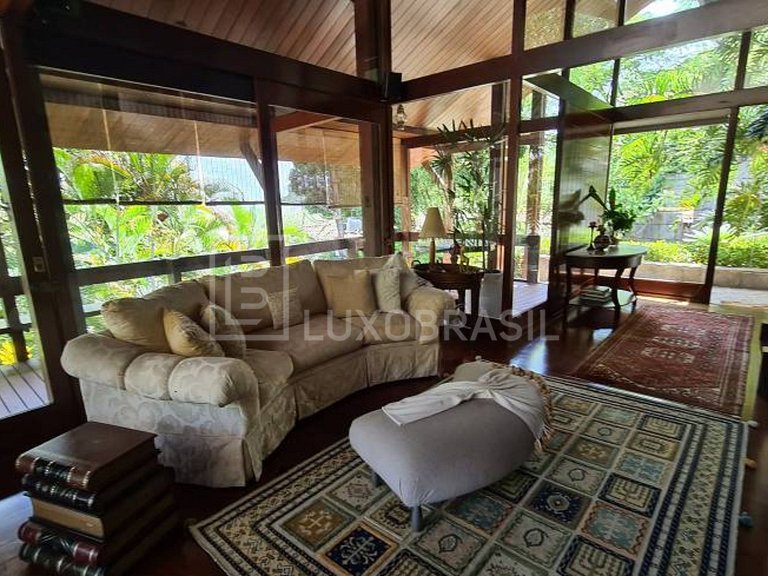 LB - RJ821 4-Bedroom House for Sale in Portinho do Massarú –