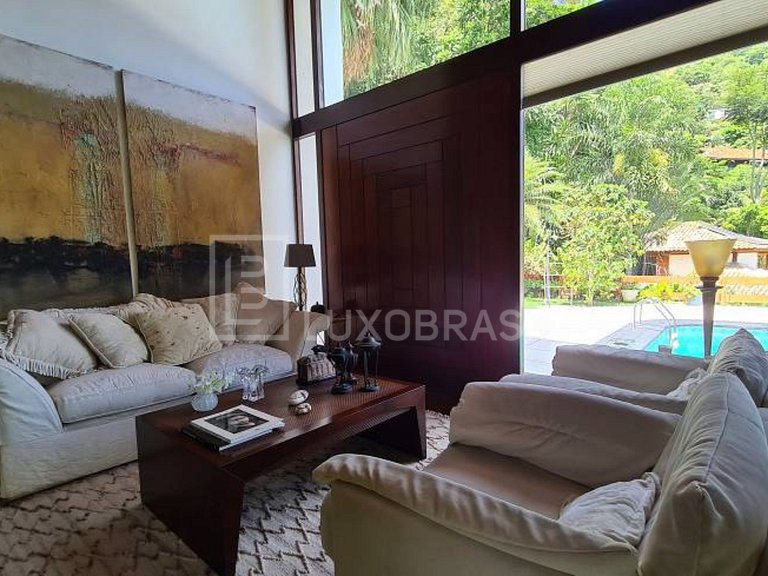 LB - RJ821 4-Bedroom House for Sale in Portinho do Massarú –