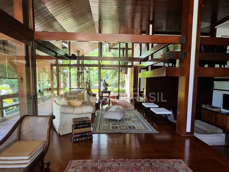 LB - RJ821 4-Bedroom House for Sale in Portinho do Massarú –