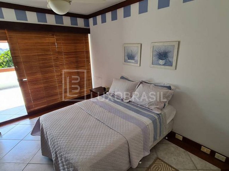 LB - RJ821 4-Bedroom House for Sale in Portinho do Massarú –