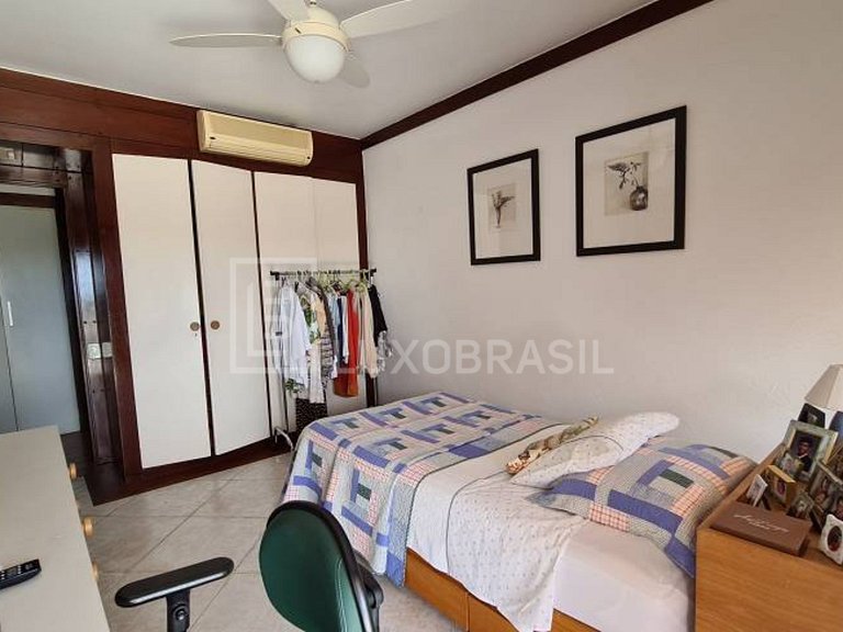 LB - RJ821 4-Bedroom House for Sale in Portinho do Massarú –